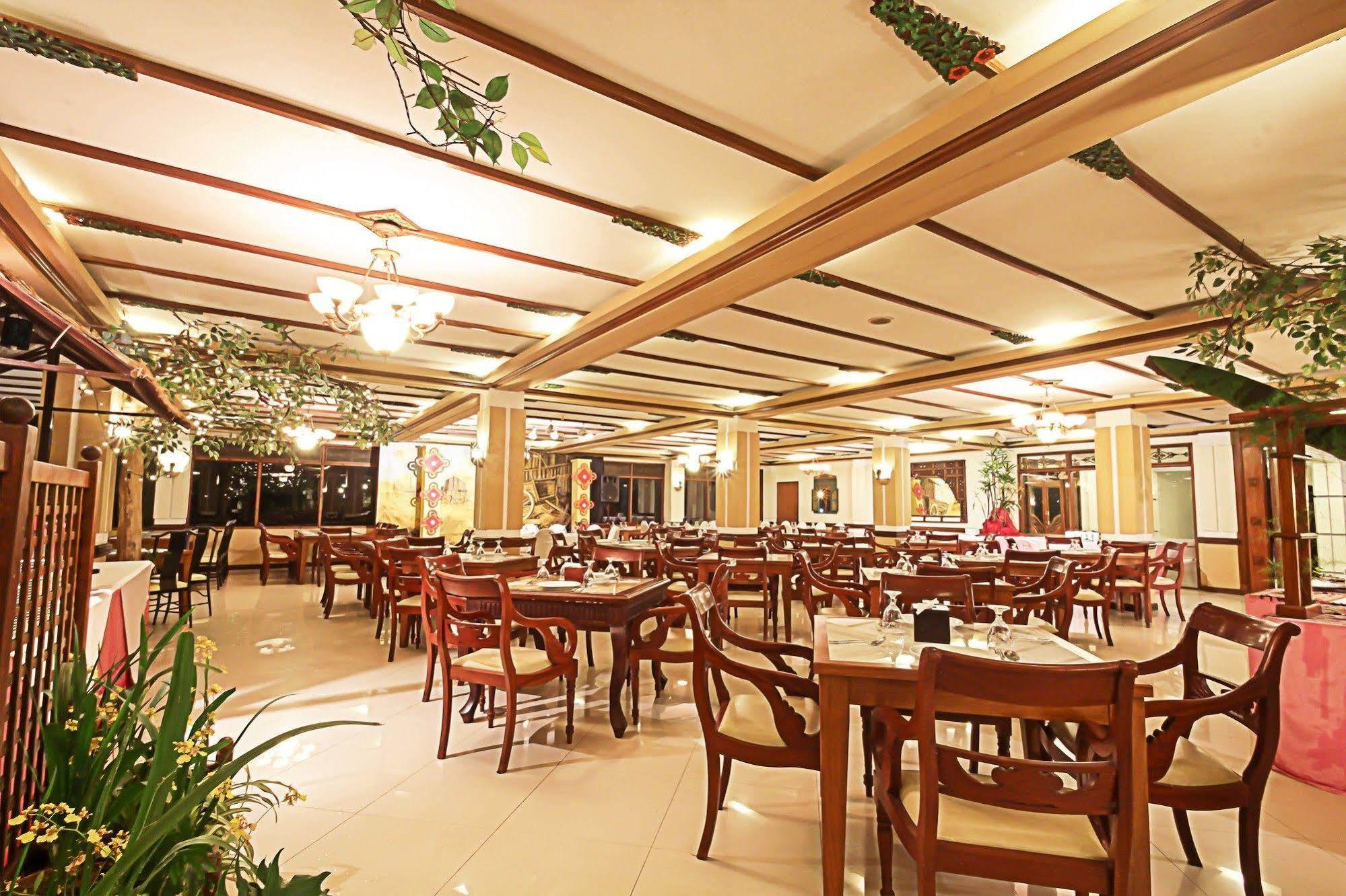 皇家兰花花园公寓酒店 巴图 外观 照片